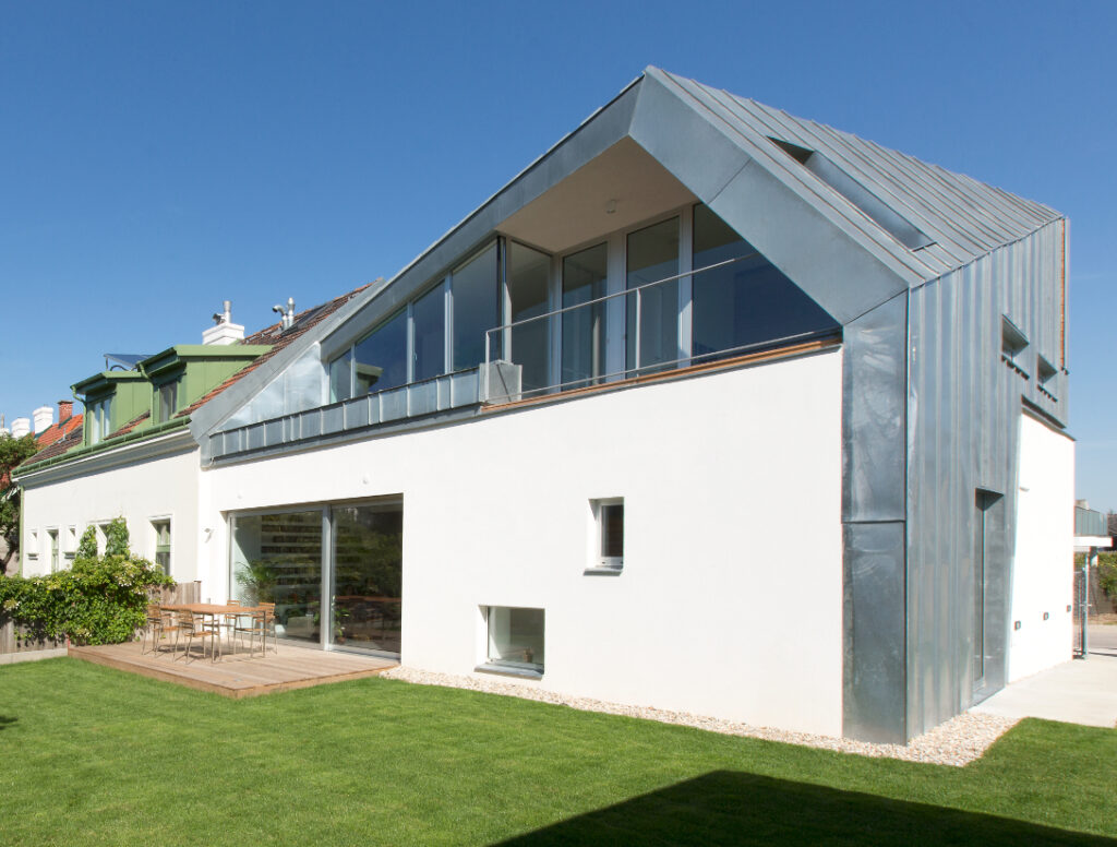 Leuchtturmobjekt: eine Gebäudesanierung von lostinarchitecture Haus W, ausgezeichnet mit dem Ethouse Award 2013; Energiekennzahl: 48 kWh/m2a (254 kWh/m2a vor Sanierung)